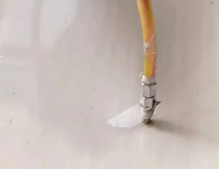 龙亭瓷砖空鼓维修公司专业解答在瓷砖铺贴过程中，如果使用的砂料过粗（如全部使用了粗砂），可能会导致以下问题